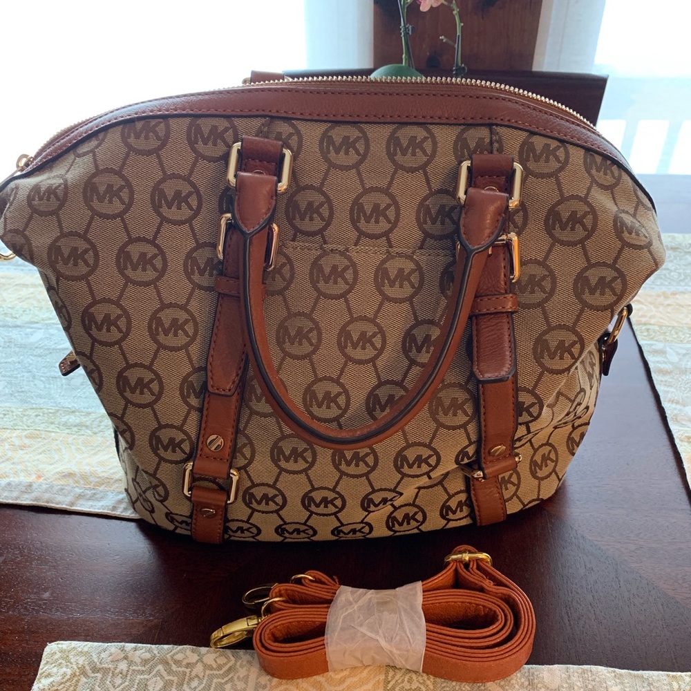 Michaels Kors tote bag! Perfect condition!